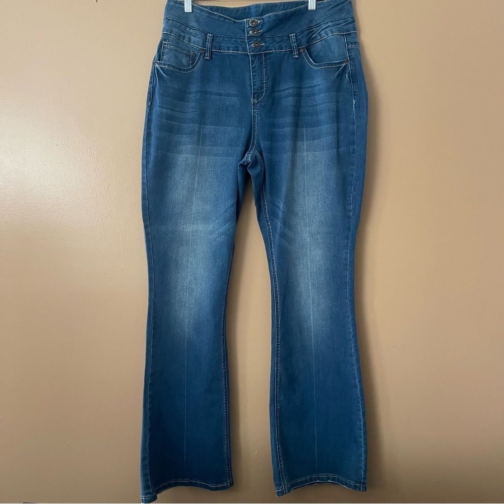 Suzanne Betro Embroidered Jeans in Classic Blue size 16